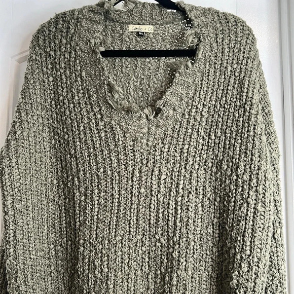 Camille & Coco Olive Green Super Soft Shredded‎ V Neck Sweater. Size M/L. - Picture 5 of 9